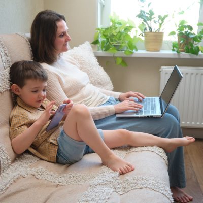 En transición: maternidad reciente, mudanza, cambios laborales o comienzos de emprendimiento.